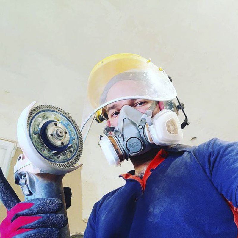 Imagen de fontanero de Tenerife Fontanería trabajando